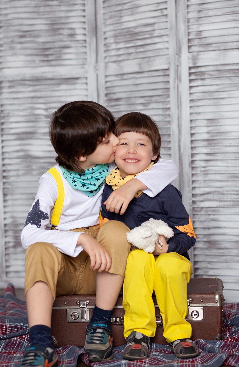 kids, kiss, brothers, childhood, baby, friendship, boys, however, nicely, happiness, cute, each, family, fashion, clothing, costumes, children's clothing, smile, gray happy, gray fashion, gray smile, gray clothes, gray kiss, gray happiness, gray friendship